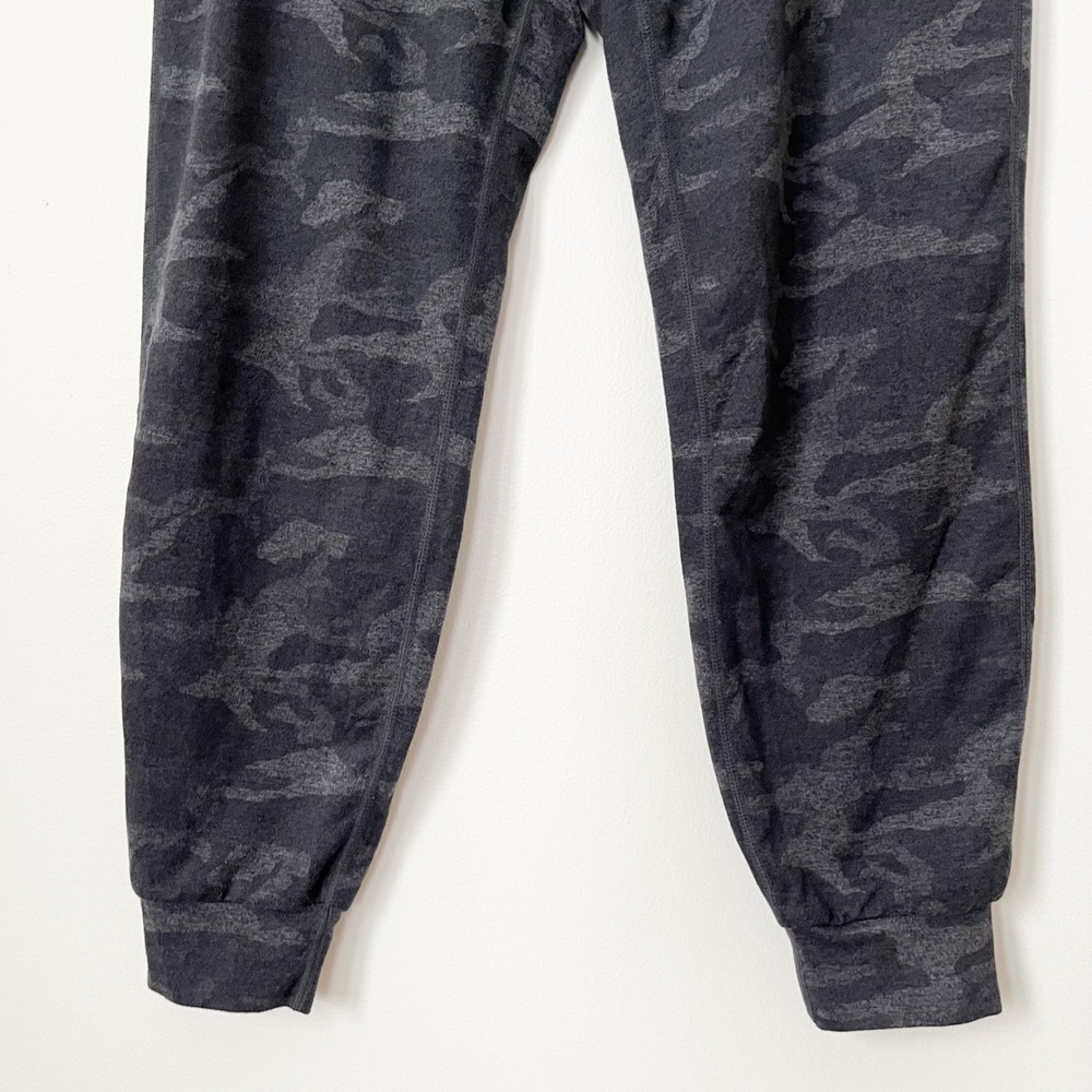 Vuori Performance Jogger Black Gray Camo Womens XS - Picture 6 of 13